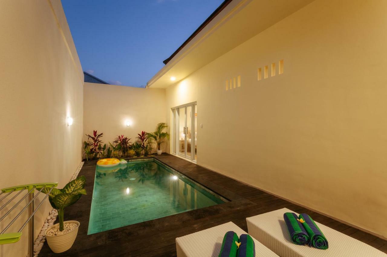 Villa Julie Seminyak  Luaran gambar
